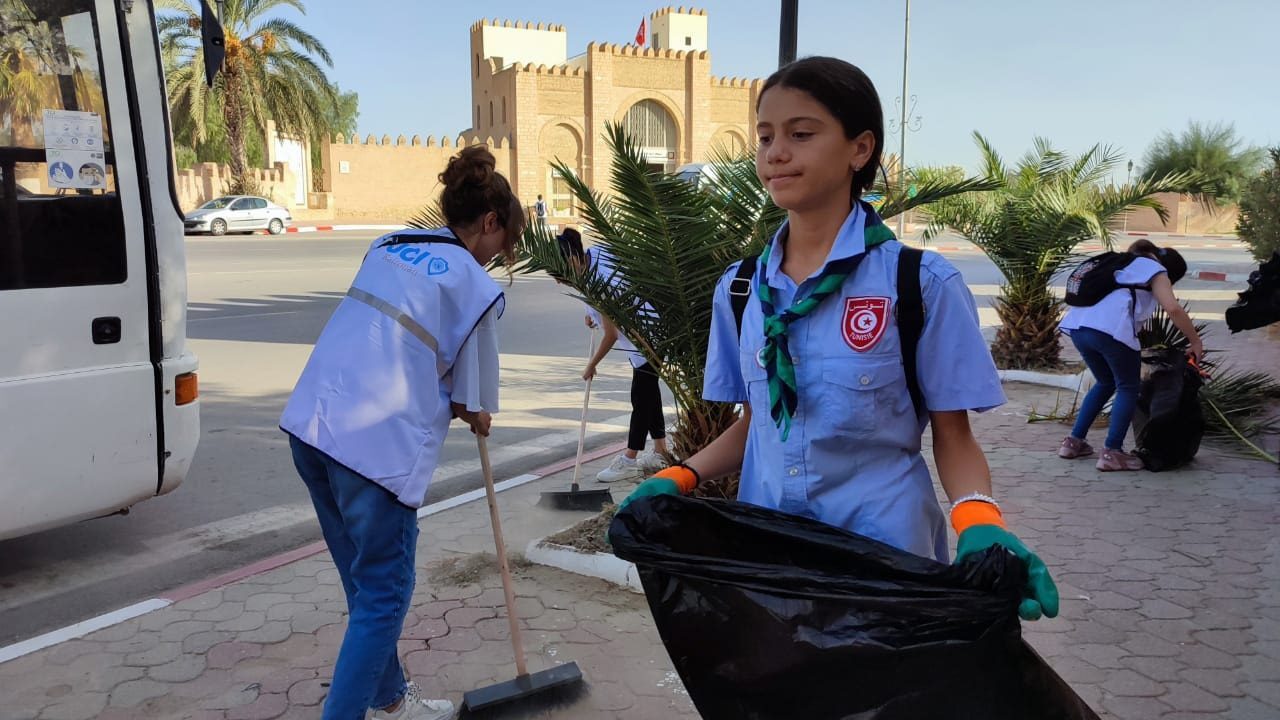 Hundreds of Kairouan Youth Clean Up Streets as Part of USAID Visit Tunisia-Backed Campaign